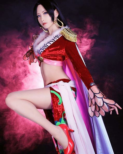 Hancock Cosplay, Hancock One Piece, Cosplay Poses, Luffy And Hancock, Nami Cosplay, Cosplay For Women, Anime Collection, One Piece Luffy, Selfie Ideas