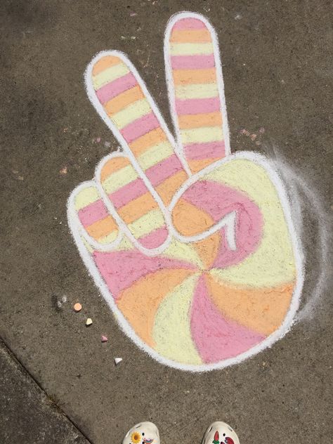 Chalk Art Sidewalk, Chalk Ideas For Kids, Easy Chalk Drawings, Summer Chalkboard Art, Street Chalk Art, Chalk Activities, Fun Chalk Art, Chalk Ideas, Vsco Summer