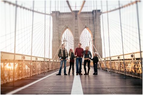 Brooklyn Bridge Family Photos, Bridge Pictures Ideas Family, New York Family Photoshoot, New York City Family Photos, Nyc Family Photoshoot, Brooklyn Bridge Pictures, Nyc Brooklyn Bridge, Nyc Family, Unique Family Photos