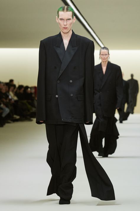 Fashion Designer Studio, Fall 2023 Ready To Wear, Balenciaga Style, 2023 Ready To Wear Collection, 2023 Ready To Wear, Fashion Marketing, Fall 2023, Fashion Show Collection, Unique Fashion