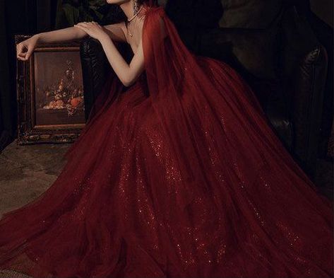 Red Tulle Wedding Dress, Crimson Prom Dress, Fantasy Gowns Red, Wine Red Wedding Dress, Vampy Girl, Dark Valentines, Homecoming Inspo, Wattpad Outfits, Burgundy Wedding Dress