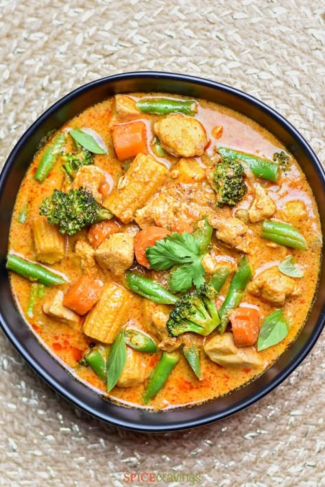 Easy 30-minute Instant Pot recipe for Thai Massaman Curry, a sweet, spicy, and creamy Thai curry with soft chicken and colorful vegetables.  #thaifood #massamancurry #instantpotrecipes Chicken Thai Curry Recipe, Thai Curry Vegetables, Massaman Curry Vegetarian, Thai Massaman Curry Recipe, Spicy Curry Recipes, Massaman Curry Chicken, Thai Curry Recipes Vegetarian, Vegan Massaman Curry Recipe, Thailand Recipes