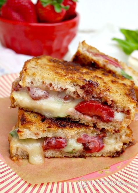 Brie Grilled Cheese, Yummy Sandwiches, Grilled Cheese Recipe, Gourmet Grilled Cheese, Strawberry Balsamic, Grilled Cheese Sandwiches, Grilled Cheese Recipes, Sprout Recipes, Brie Cheese