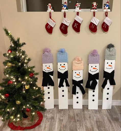 Fence Board Snowman, Snowman Board Kids Height, Christmas Height Boards For Kids, Snowman Height Board, Ohana House, Christmas Boards, Abc Crafts, December Activities, Snow Men