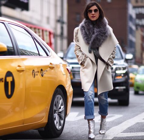 Street Style Looks from Day 1 of NYFW 2016 Bf Jeans, Adventure Boots, Blogger Street Style, Embroidered Coat, Latina Fashion, Style Looks, Fashion Week Street Style, Cool Street Fashion, Street Style Looks