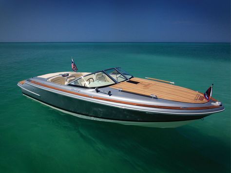 Chris-Craft Cruisr ...One of the most Beautiful boats! Perfect addition to our boat club ;) Wooden Speed Boats, Mahogany Boat, Riva Boat, Chris Craft Boats, Sport Yacht, Cruiser Boat, Classic Wooden Boats, Chris Craft, Vintage Boats