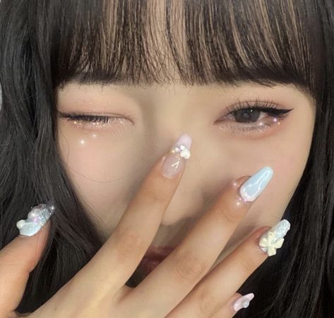 Yeojin Icons, Idol Nails, Blush Nails, Pretty Gel Nails, Really Cute Nails, Pretty Makeup, Cute Makeup, Blue Nails, Makeup Inspo