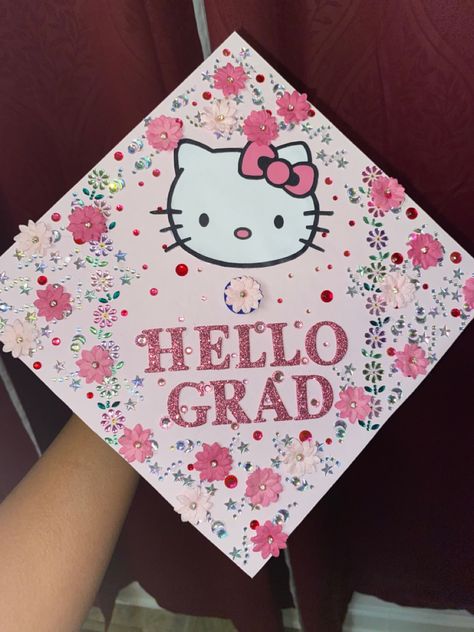 Hello Kitty Cap And Gown, Cap Decoration Graduation Hello Kitty, Graduation Cap Designs Hello Kitty, Sanrio Graduation Cap, Hello Kitty Graduation Cap, Pink Grad Cap, Hello Kitty Graduation, Grad Cap Ideas, Caps Ideas