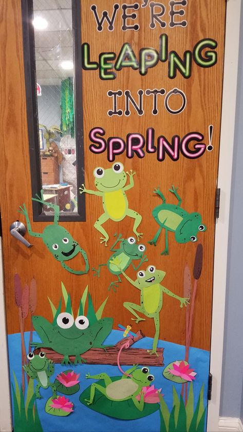 Frog Theme Bulletin Board Ideas, Frog Themed Bulletin Boards, Spring Class Door Ideas, Frog Door Decorations Classroom, Frog Bulletin Board Ideas, Frog Classroom Decorations, Spring Classroom Door Decorations, Spring Door Decorations Classroom, Grandma Room