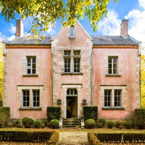 Pink House Exterior, French Country Bedrooms, Country Cottage Decor, Country Retreat, Pink House, Georgian Homes, French Cottage, Pink Houses, French Farmhouse