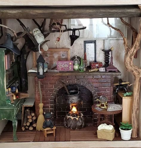 Apothecary Shelf, Witchy Apothecary, Spooky Miniatures, Apothecary Design, Witch's House, Witches Cottage, Halloween Diorama, Scene Ideas, Tiny Gardens