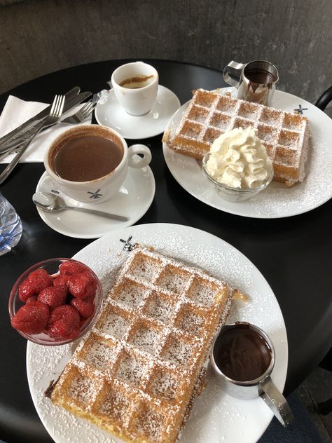 Brussels waffles are the best Brussel Waffles, Brussels Waffles, Belgium Waffles, I N, Menu Ideas, Brussels, Aesthetic Food, Waffles, Quick Saves