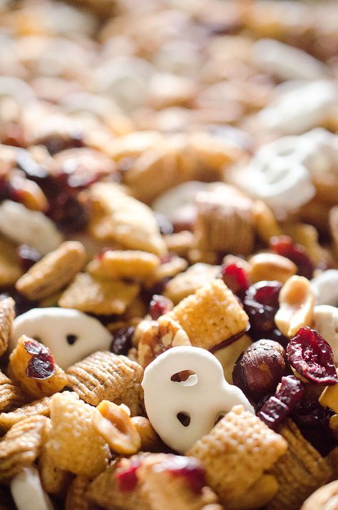 Ultimate Chex Mix Recipe, Savory Chex Mix Recipes, Cinnamon Chex Mix, Cinnamon Chex, Yogurt Covered Pretzels, Trail Mix Recipes, Chex Mix Recipes, Snack Mixes, Fall Snacks