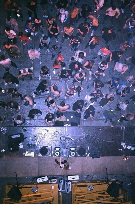 Rave Photography, Underground Rave, Berlin Techno, Rave Aesthetic, Club Culture, Techno Rave, 90s Rave, Rave Culture, Acid House