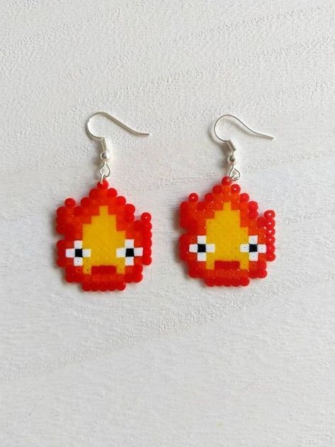 Perler Jewelry, Perler Earrings, Perler Bead Earrings, Melt Beads Patterns, Modele Pixel Art, Melty Bead Patterns, Pixel Beads, Pearl Beads Pattern, Easy Perler Beads Ideas