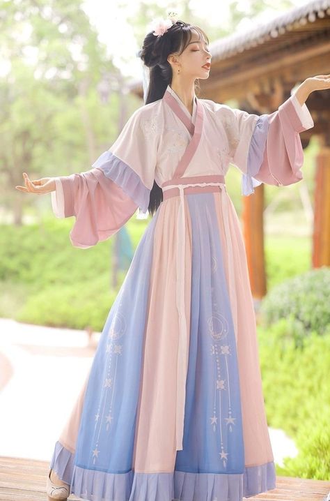 Chinese Clothing Traditional, Chinese Fancy Dress, Traditional Asian Dress, Japanese Traditional Clothing, Army Humor, Korean Traditional Dress, Chinese Style Dress, Traditional Chinese Dress, Old Fashion Dresses