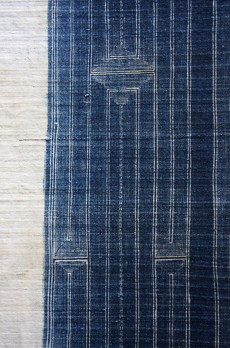 indigo Indigo Textiles, Indigo Batik, Mood Indigo, Indigo Shibori, Indigo Fabric, Textile Fiber Art, Fibres Textiles, Japanese Textiles, Weaving Textiles