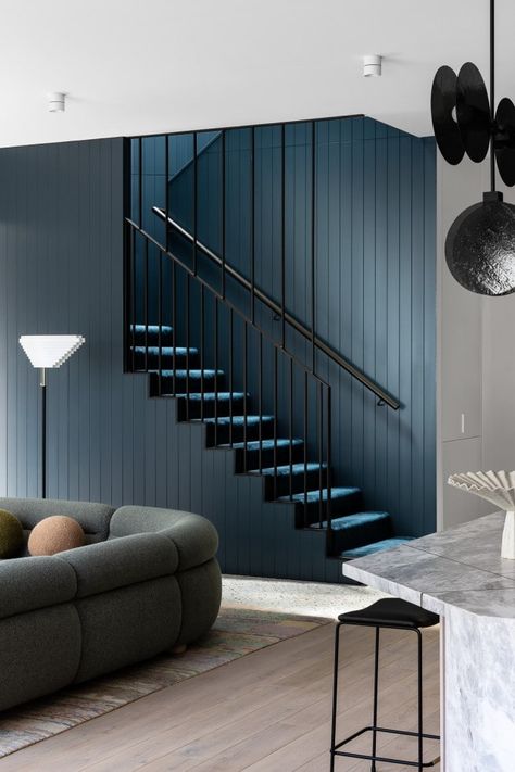 2022 Dulux Colour Awards finalists: Moody colour trending - The Interiors Addict Contemporary Staircase Design, Contemporary Staircase, Timber Battens, Australian Interior Design, Interior Design Awards, Staircase Design, Residential Interior, Residential Design, Commercial Interiors