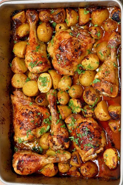 Chicken Thanksgiving Recipes, Baked Potato And Chicken, Dinner Sheet Pan Recipes, Chicken Thigh Recipes And Potatoes, Chicken Bake With Potatoes, Baked Chicken Potatoes, One Pan Chicken Potatoes, Roast Dinner Chicken, Chicken Thigh Pan Recipes