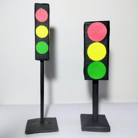 Model For School Project, Atom Model Project, Atom Model, Diy School, Fun Classroom Activities, Traffic Lights, Animal Sounds, Traffic Light, School Project