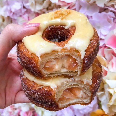 New York Desserts, Peach Pancakes, Nyc Dessert, Dessert Places, Usa Tattoo, Levain Bakery, Cronut, New York City Vacation, Travel Nyc