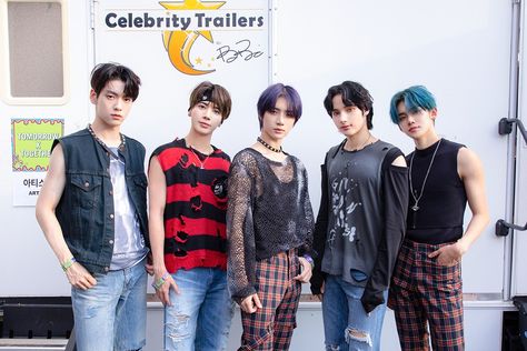 Txt Lollapalooza, Txt Group, Lollapalooza Outfit, Soobin Taehyun, Taehyun Beomgyu, Latest Music Videos, Trending Photos, Korean K Pop, Blue Spring