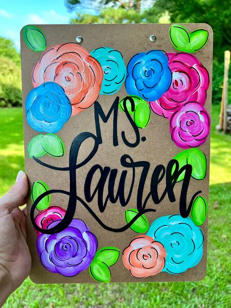 Teacher Incentives, Teacher Appreciation Art, Painted Clipboards, Clipboard Ideas, Teacher Clipboard, Teacher Wreaths, Clip Boards, Appreciation Gifts Diy, Teacher Appreciation Gifts Diy