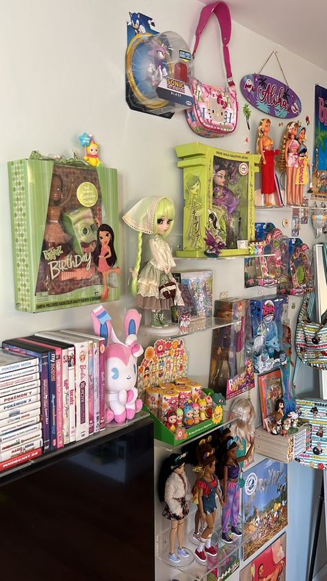 Toy Collector Room, Doll Collection Display, Collectors Room Ideas, Toy Collection Room, Collection Room, Doll Storage, Otaku Room, Dream Apartment Decor, Room Redesign