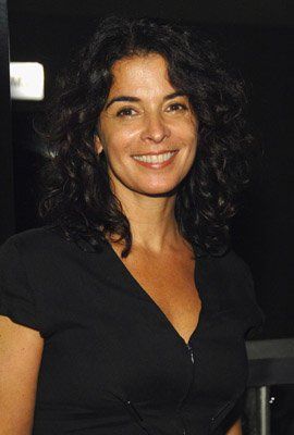 Annabella Sciorra (53) March 29, 1960 Annabella Sciorra, Movie Wedding Dresses, Glamorous Women, The Cradle, Ageless Beauty, Aging Well, Favorite Actors, The Hand, Style Icon