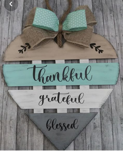 Wooden Hearts Crafts, Scrap Wood Crafts, Door Signs Diy, Thankful Grateful Blessed, Diy Dollar Tree Decor, Heart Decor, Dollar Tree Decor, Diy Valentines Crafts, Dollar Tree Diy Crafts