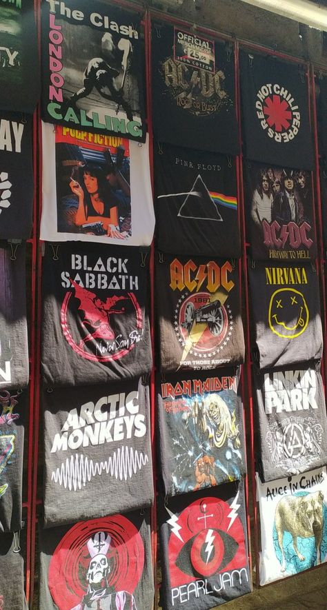 grunge band shirts nirvana arctic monkeys pink floyd Hippy Room Ideas, Punk Grunge Aesthetic, Band Tee Outfits, Punk Style Outfits, Foo Fighters Nirvana, Rock Band Shirts, Hippy Room, Music Images