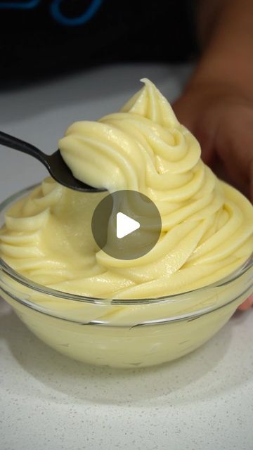 Dessert Mousse, Baking Videos, French Patisserie, Baking Tutorial, Kinds Of Desserts, Cold Desserts, French Desserts, Pastry Cream, French Pastries