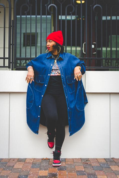 Oversized Jacket Outfit Women, Long Jean Shirt Outfit, Long Jean Jacket Outfits, Plus Size Streetwear Fashion, Looks Hip Hop, Denim Overshirt, Sneaker Style, Winter Styles, Mode Casual