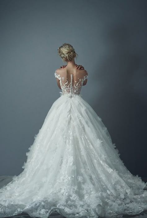 Swan Lake Inspired Wedding Dress, Ethereal Wedding Gowns, Barbie Swan Lake Wedding Dress, Swan Princess Wedding Dress, Barbie Inspired Wedding Dress, Swan Lake Inspired Dress, Royal Core Wedding Dress, Swan Lake Wedding Dress, Swan Lake Wedding Theme