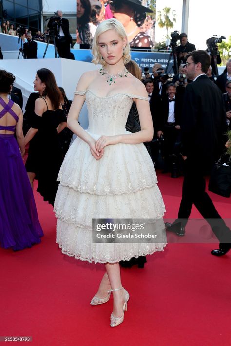 Elle Fanning Red Carpet, Elle Fanning Style, Elle Fanning, Red Carpet Looks, Cannes Film Festival, Cannes, Hijab Fashion, Film Festival, Style Icons