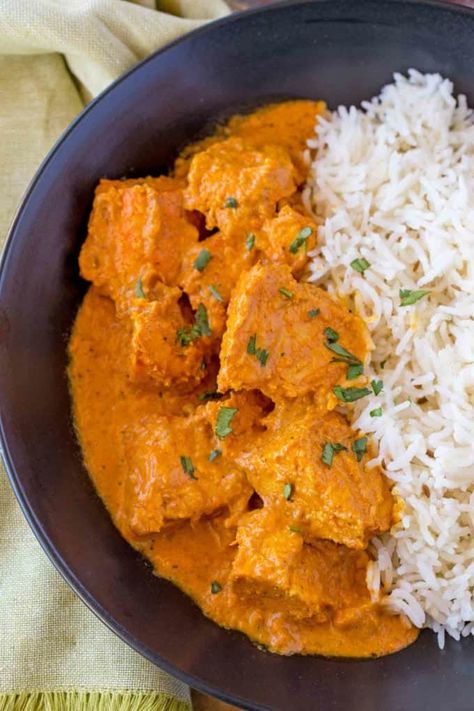 Chicken Tikka Masala is a delicious creamy tomato sauce based Indian recipe made with white meat chicken and plenty of bold spices including garlic, ginger, cumin and coriander. | #indianfood #indianrecipes #tikkamasala #indiantikka #tikka #chickentikkamasala #chickentikka #indianchickenrecipes #dinnerthendessert #easyindianfood Potatoes And Peas Recipe, Slow Cooker Tikka Masala, Easy Chicken Tikka Masala, Poulet Tikka Masala, Butter Chicken Recipe Indian, Dinner Then Dessert, Indian Chicken Recipes, Indian Butter Chicken, Easy Indian Recipes