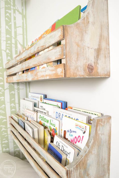 Look at how many books these shelves hold! I love how they don't take up floor space and look easy to build. Mounted Bookshelves, Hanging Bookshelves, Wall Mounted Bookshelves, Diy Wand, Diy Wall Shelves, Tv Wall Mount, Diy Furniture Bedroom, Tv Bracket, Wall Bookshelves