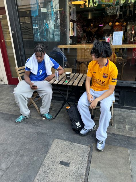 Barcelona Barcelona Street Style, Retro Barcelona, Fire Outfits, Barcelona Street, Clothing Art, Street Fashion Men Streetwear, Men Streetwear, Football Jersey, Mens Streetwear