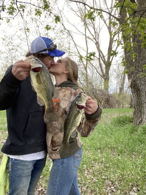 Couples who fish together, stay together Fishing Couples, Country Couple Pictures, Country Relationship Goals, Country Relationships, Cute Country Couples, Love And Connection, Country Couples, Cute Date Ideas, Couple Goals Teenagers