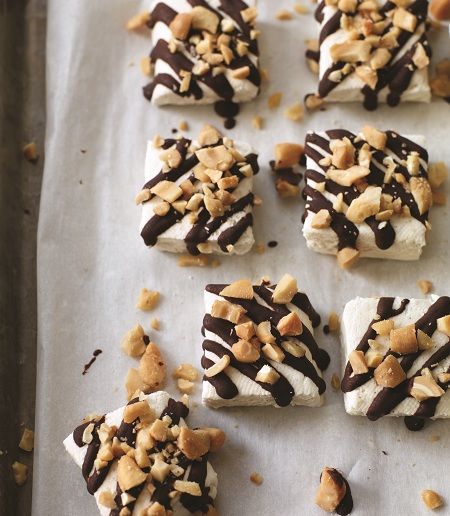 Vanilla Nougat Candy Bar Bites - drool-li-ious Vanilla Nougat Recipe, Nougat Recipe, Nougat Candy, Bar Bites, Candy Recipe, Southern Food, Valentine's Day Recipes, Homemade Candies, Brownie Bar