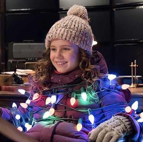 Darby Camp, Christmas Chronicles, Rachel Elizabeth Dare, Girl Celebrities, Christmas Movies, Christmas Art, Festival Captain Hat, Hogwarts, Derby