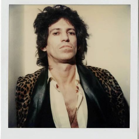 missesrichards on Instagram: “From: @peace_and_rock_n_roll #keithrichards #rollingstones #70s #80s #polaroid #classicrock #blues #rocknroll #rock” Rollin Stones, Old Film, Keith Richards, A Moment In Time, Mick Jagger, Moment In Time, 80 Years, Classic Rock, 17th Century