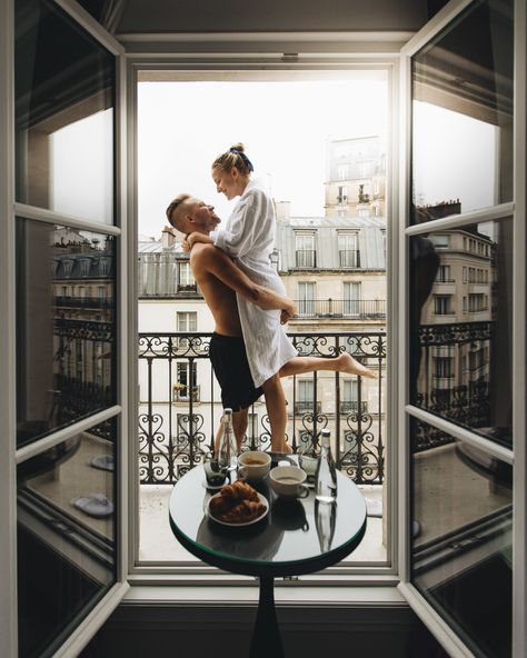 A Day In Paris, Luxury Couple, Sunday Mood, Couple Pic, Couple Style, Anniversary Photos, Paris Hotels, Photo Couple, Couple Photography Poses