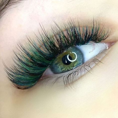 Green Lash Extensions Styles, Christmas Lashes Extensions, Green Lashes Extensions, Christmas Eyelash Extensions, Green Lash Extensions, Eyelash Extensions Pictures, Christmas Lashes, Willow Star, Color Lash Extensions