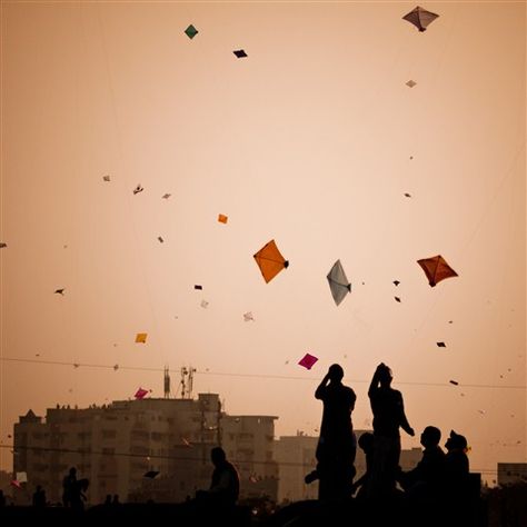 Kite Festival Photography, Happy Makar Sankranti Images, Makar Sankranti Image, Style Année 80, Flying Kites, The Kite Runner, Go Fly A Kite, Kite Festival, Happy Makar Sankranti