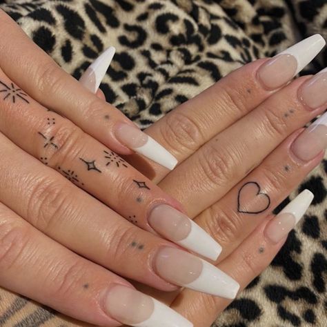 Nails With Hand Tattoos, Dainty Finger Tattoos For Women, Nails 23, Heart Tattoo On Finger, Simple Hand Tattoos, Stick Poke Tattoo, Tattoo 2024, Vision Bored, Stencil Outline