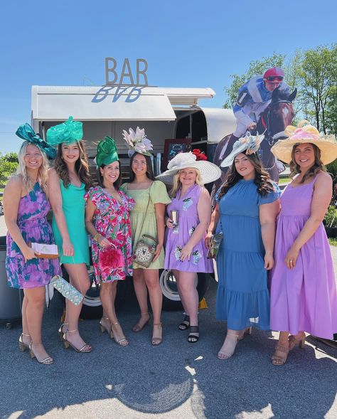 Anddd.. they’re off! 🐎🌹 We are running for the roses in all of these beautiful looks for the Kentucky Derby! Whether you are celebrating at the Derby, at home, or at a celebration.. we have the outfit for you! Our dresses are paired with the adorable hats & purses from @primandbrim 👒✨ Visit them for all of your Derby gifts & accessories! 🩷💚 Thank you so much again @mackenzies.flowers for having us out again at your Tulips & Juleps to do our fashion show! 👒 We had so much fun & it is the b... Kentucky Derby Costume, Kentucky Derby Themed Party Outfit, Derby Themed Party Outfits, Kentucky Derby Party Ideas Outfit, Kentucky Derby Fundraiser, Purse Bingo, Kentucky Derby Themed Party, Kentucky Derby Dress, Kentucky Derby Style