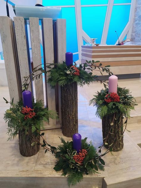 Christmas Decor Ideas Church Altar, Catholic Advent Wreath Ideas, Advent Wreath For Church, Advent Flower Arrangements, Advent Table Decor, Advent Wreaths For Church, Advent Decorations For Church, Catholic Advent Wreath, Advent Church Decorations