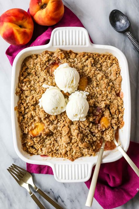 Peach Crisp Recipe - Sugar Spun Run Sugar Spun Run, Peach Crisp Recipe, Crisp Topping, Peach Crisp, Instant Oats, Oatmeal Cookie, Apple Crisp Recipes, Canned Peaches, Peach Recipe