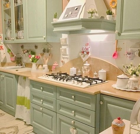 Cocina Shabby Chic, Chic Kitchen Decor, Shabby Chic Kitchen Decor, Cottage Kitchens, Green Cabinets, Renovation Design, Chic Kitchen, Shabby Chic Kitchen, Cottage Kitchen